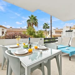 Golfcourses-Padel-2 pools-free parking