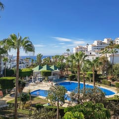 Sea view * Rooftop Terrace * Pool + Bar *Top Floor