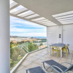 Seaview * Padel Court * Pool * Gym * FREE PARKING
