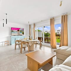 Pool-FREE parking-Close to beach-spacious yard