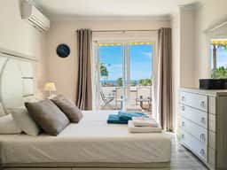 Sea view * Rooftop Terrace * Pool + Bar *Top Floor - Image 3