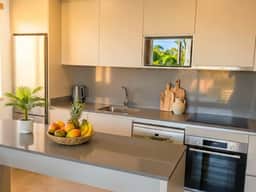 Pool * 5 min to Beach * FREE Parking * Fenced Yard - Image 4
