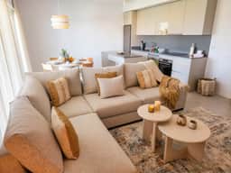 Pool * 5 min to Beach * FREE Parking * Fenced Yard - Image 2