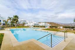 Seaview * Padel Court * Pool * Gym * FREE PARKING - Image 3