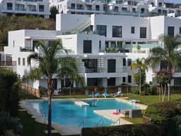 Seaview * Padel Court * Pool * Gym * FREE PARKING - Image 2