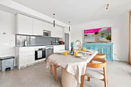 Pool-FREE parking-Close to beach-spacious yard - Image 5