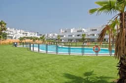 Pool-FREE parking-Close to beach-spacious yard - Image 2