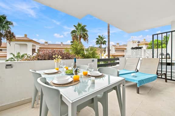 Golfcourses-Padel-2 pools-free parking - Image 1