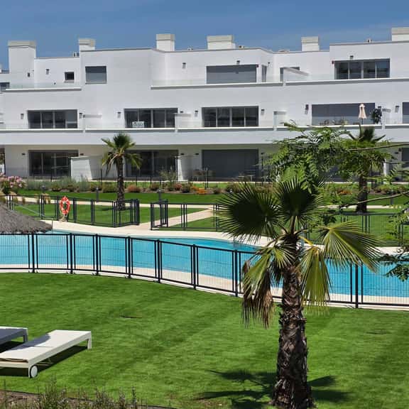 Pool * 5 min to Beach * FREE Parking * Fenced Yard - Image 1