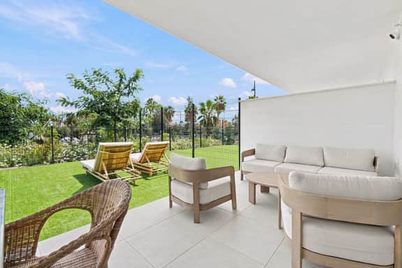 Pool-FREE parking-Close to beach-spacious yard - Image 4